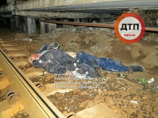 В Киеве поезд Hyundai насмерть сбил мужчину