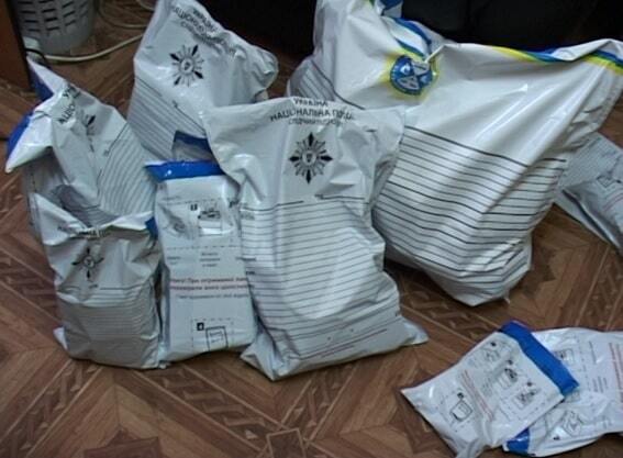 У Києві поліція виявила в джипі зброю і наркотики