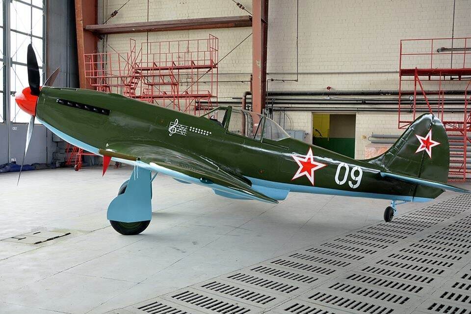 В киевском музее авиации появился легендарный самолет: опубликованы фото 