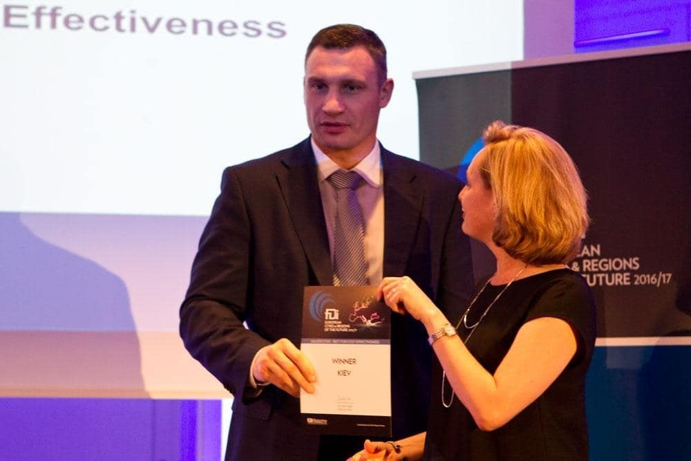 Кличко получил европейскую награду для Киева