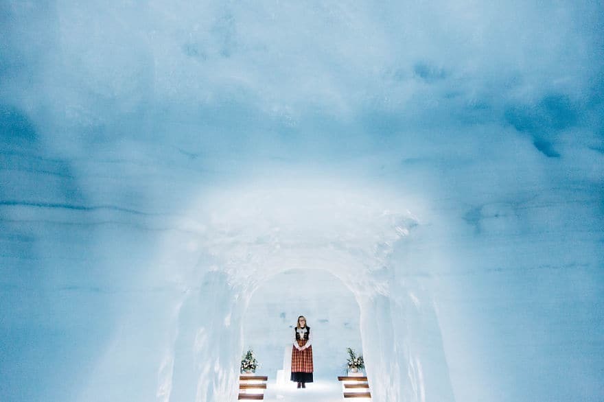 Свадьба внутри ледника: пара провела уникальную церемонию в Исландии
