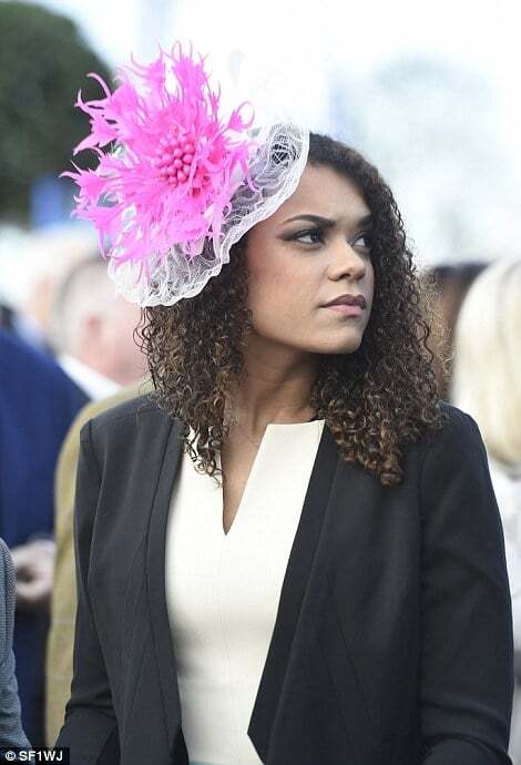 Парад шляпок: как прошел женский день на скачках в Челтенхэме