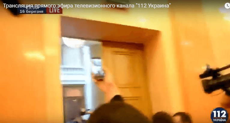 Пример Барны заразителен: в Одессе Боровика вынесли на руках из мэрии