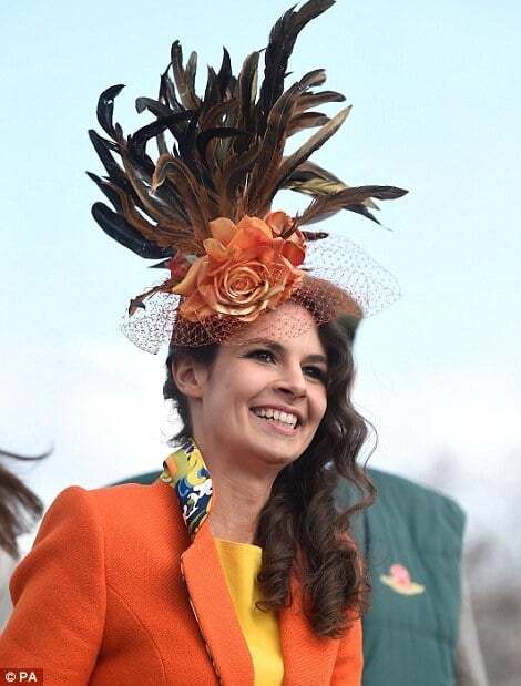 Парад шляпок: как прошел женский день на скачках в Челтенхэме