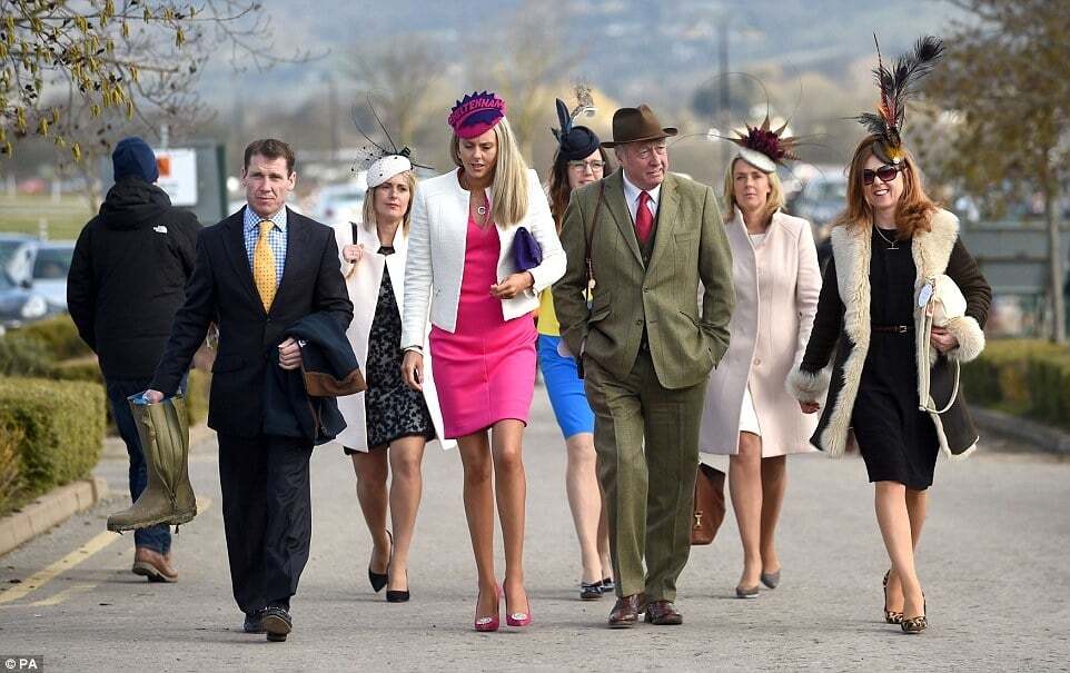 Парад шляпок: как прошел женский день на скачках в Челтенхэме