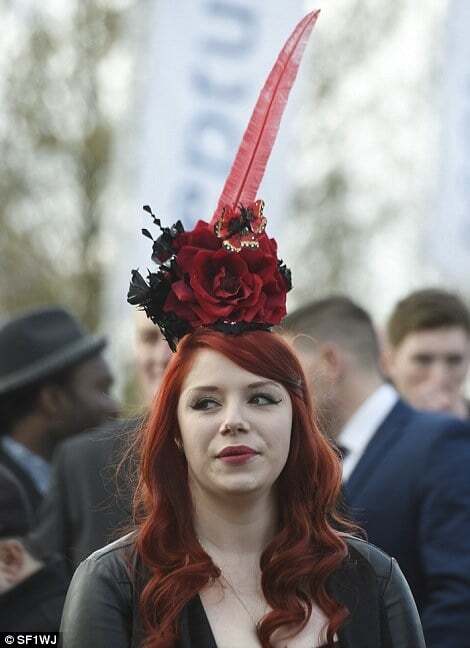 Парад шляпок: как прошел женский день на скачках в Челтенхэме