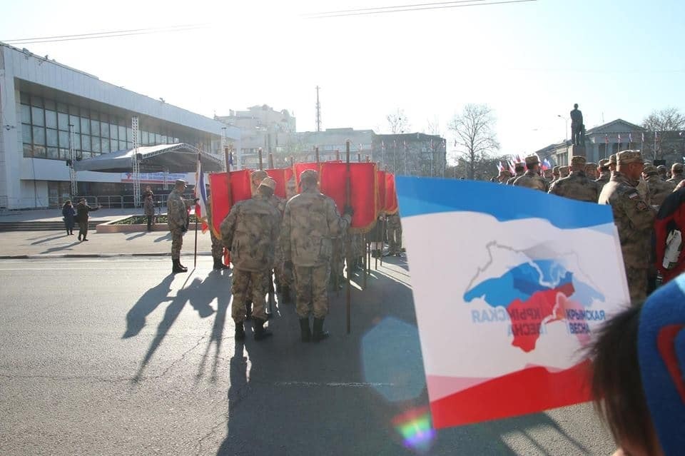 Металлоискатели, казачки и бюджетники: в Крыму отметили годовщину "референдума"