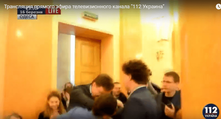 Пример Барны заразителен: в Одессе Боровика вынесли на руках из мэрии. Опубликованы фото и видео