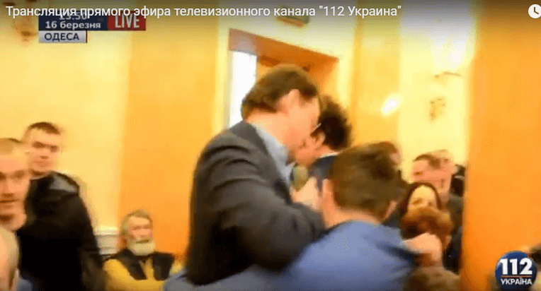 Пример Барны заразителен: в Одессе Боровика вынесли на руках из мэрии. Опубликованы фото и видео