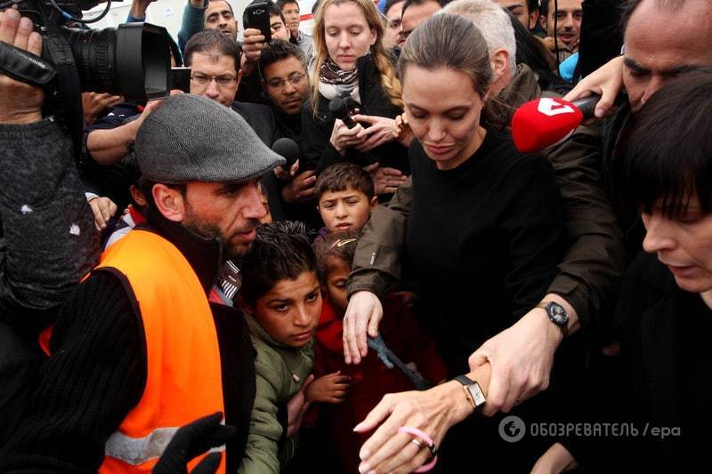 Джоли в Афинах обсудила европейский кризис беженцев с премьером Греции