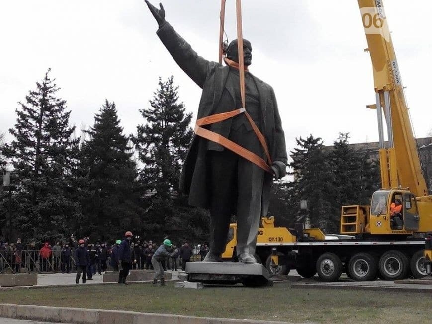 Леніна звалили! Україна втратила найбільший пам'ятник Іллічу