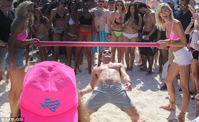Мексиканские страсти: модели Victoria's Secret оторвались на пляжной вечеринке