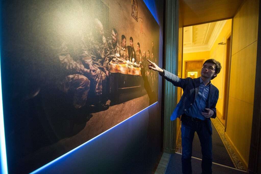 На "полотні" війни: виставка "Проекція" підкорила закордонних гостей