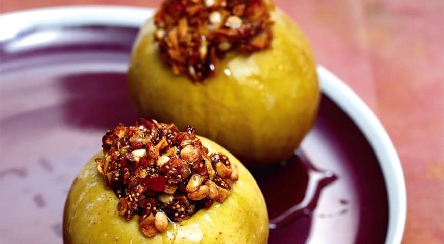 Запеченные яблоки с творогом: рецепт самого полезного десерта
