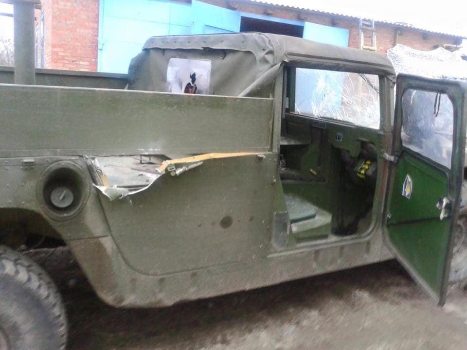 "Ворог нахабніє": з'явилися фото наслідків обстрілу авто сил АТО на Донбасі