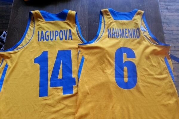 Лідер збірної України з баскетболу: зібрали на аукціоні $1000