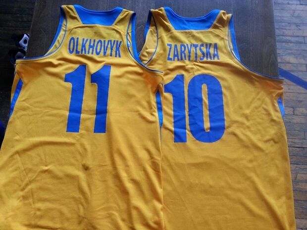 Лідер збірної України з баскетболу: зібрали на аукціоні $1000