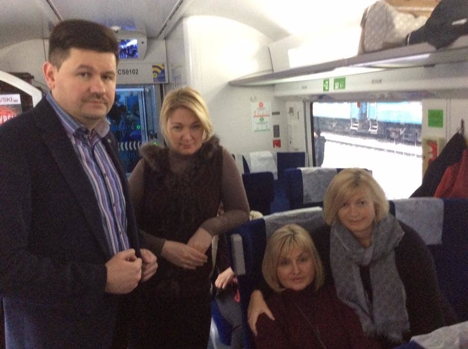 По зову сердца: Порошенко отправил в Россию "десант" для поддержки Савченко. Фотофакт