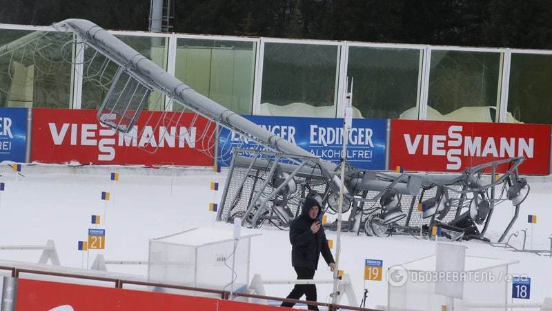 Ураганный ветер повалил мачту освещения на биатлонном стадионе в Ханты-Мансийске: видео крушения