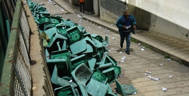 Три футбольних уболівальника загинули в масовій бійці в Марокко: відео трагедії