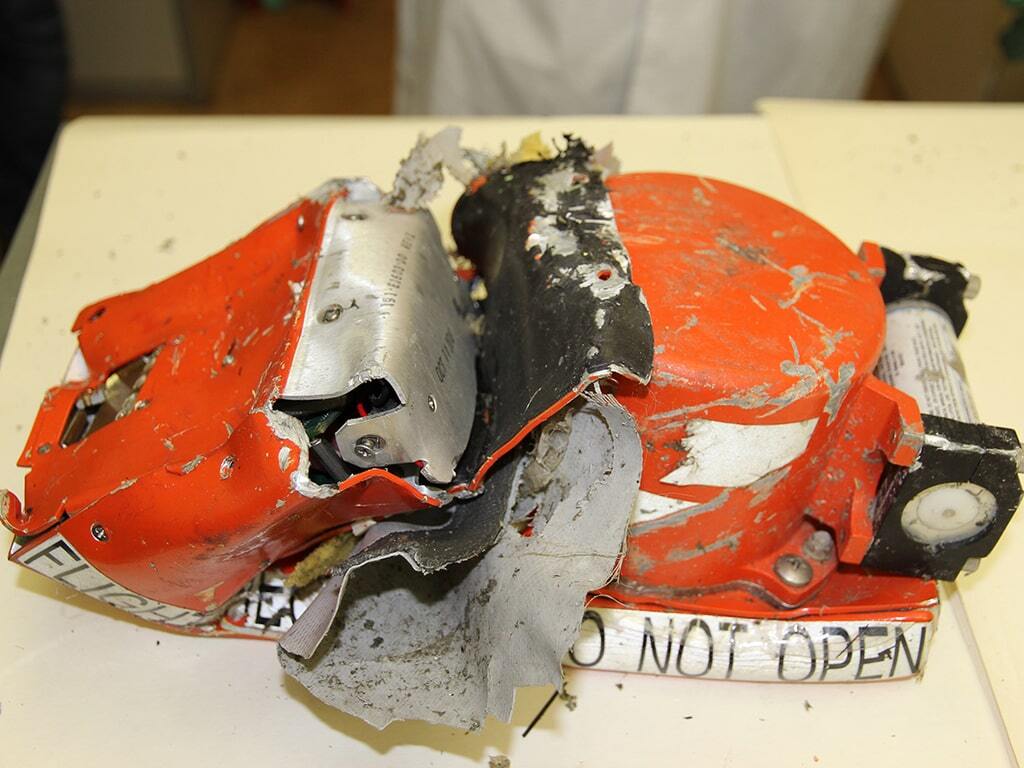 Загибель літака в Ростові: експерти виявили сильні пошкодження "чорних ящиків". Опубліковані фото