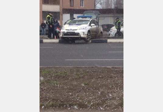 У Харкові автомобіль патрульних збив паркан: опубліковані фото