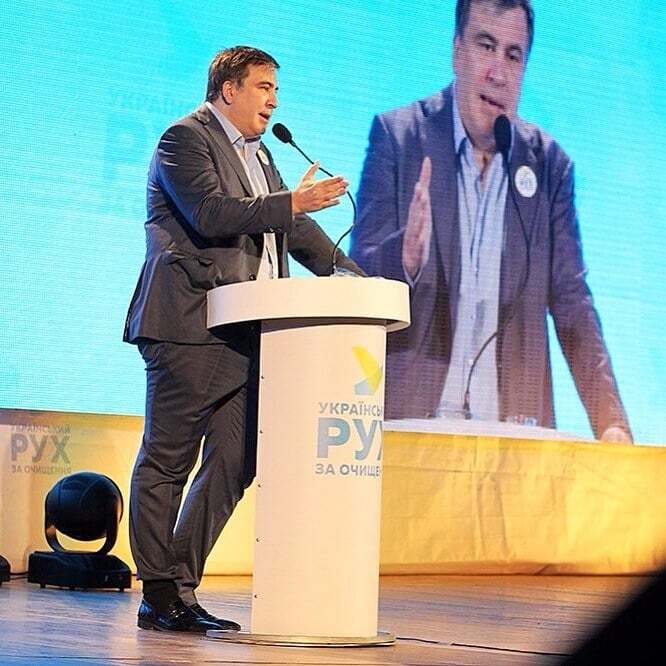 "Красавчик": Саакашвили рассмешил соцсети, заправив брюки в носки