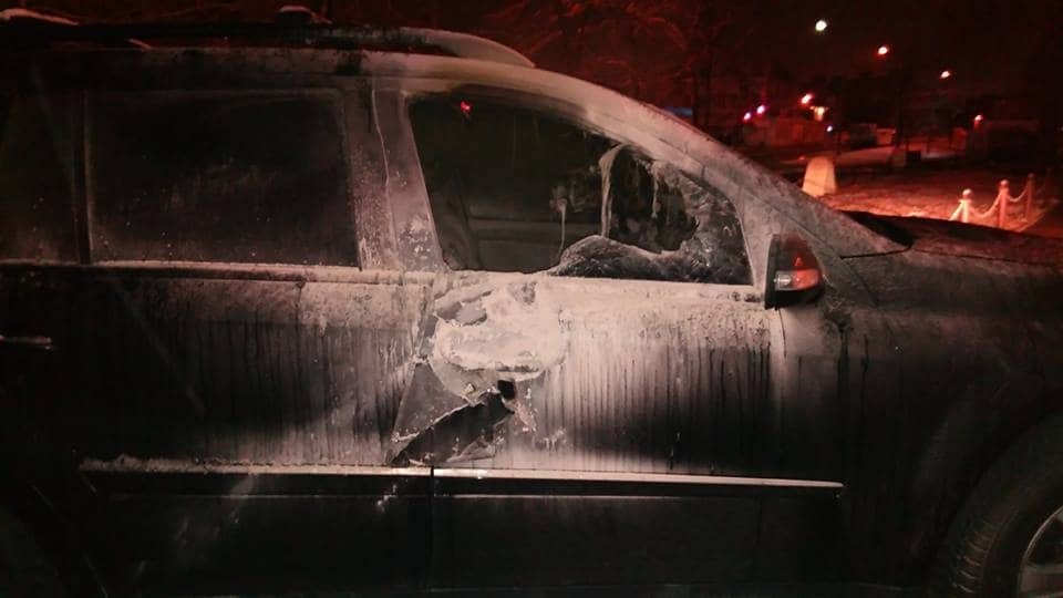 В Киеве подожгли два автомобиля