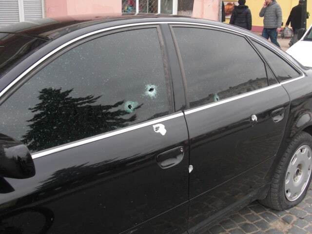 В Івано-Франківській області розстріляли автомобіль: опубліковані фото 