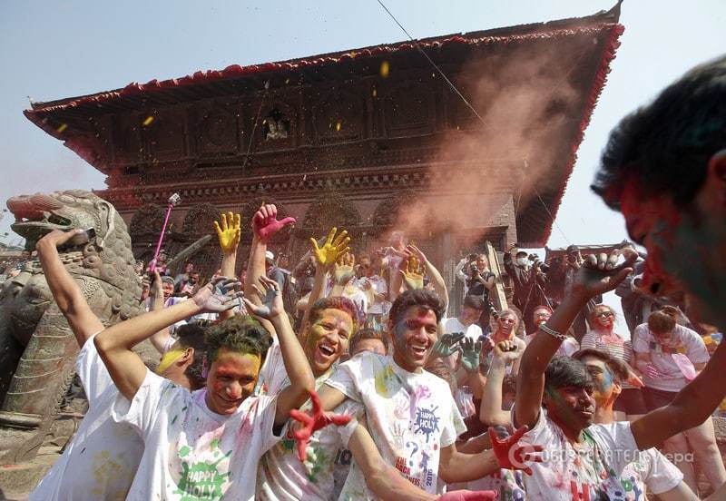 Буйство красок: как в Индии и Непале празднуют Фестиваль Холи