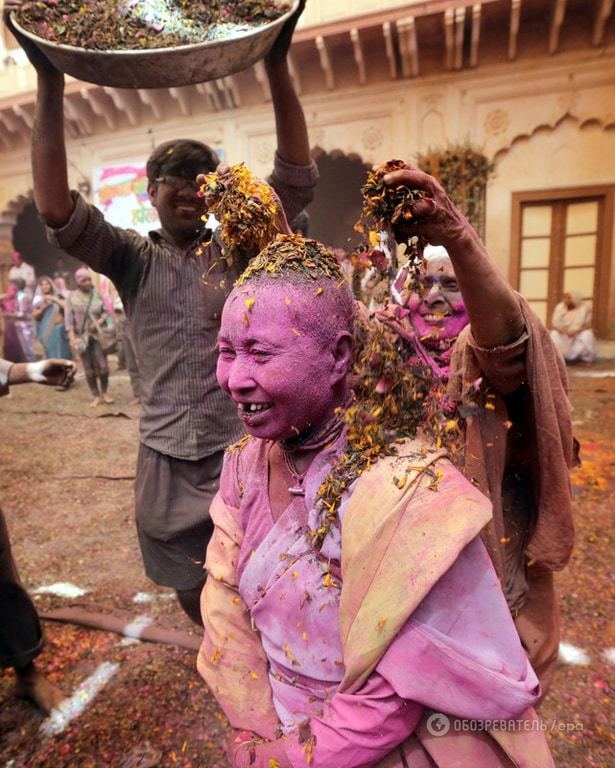Розмаїття фарб: як в Індії та Непалі святкують Фестиваль Холі