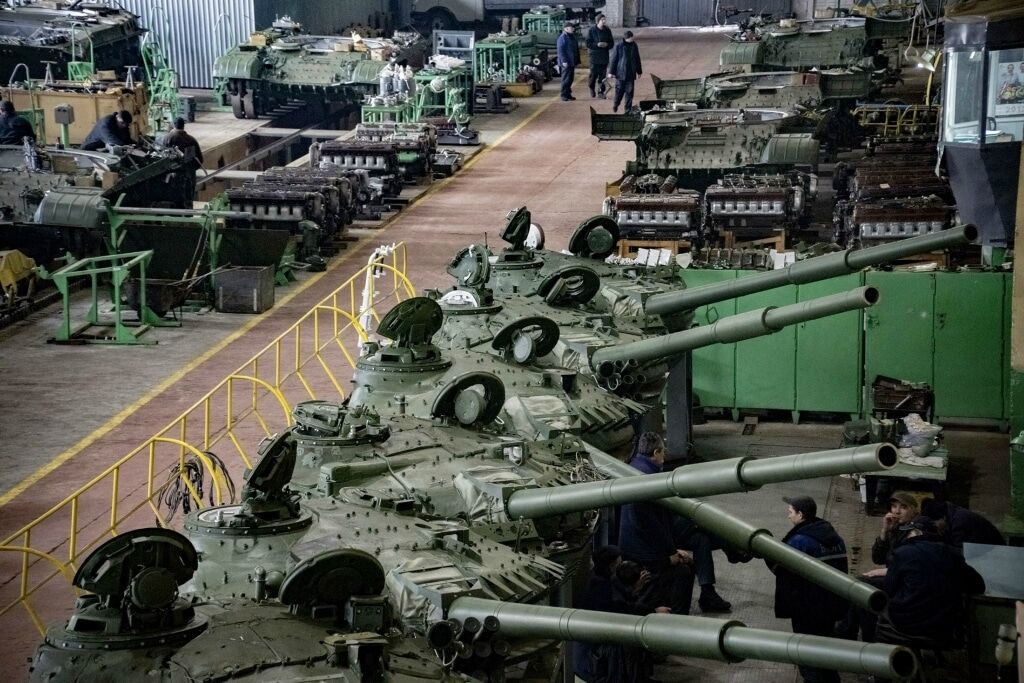 Украина "обрастает броней": опубликован фоторепортаж с бронетанкового завода