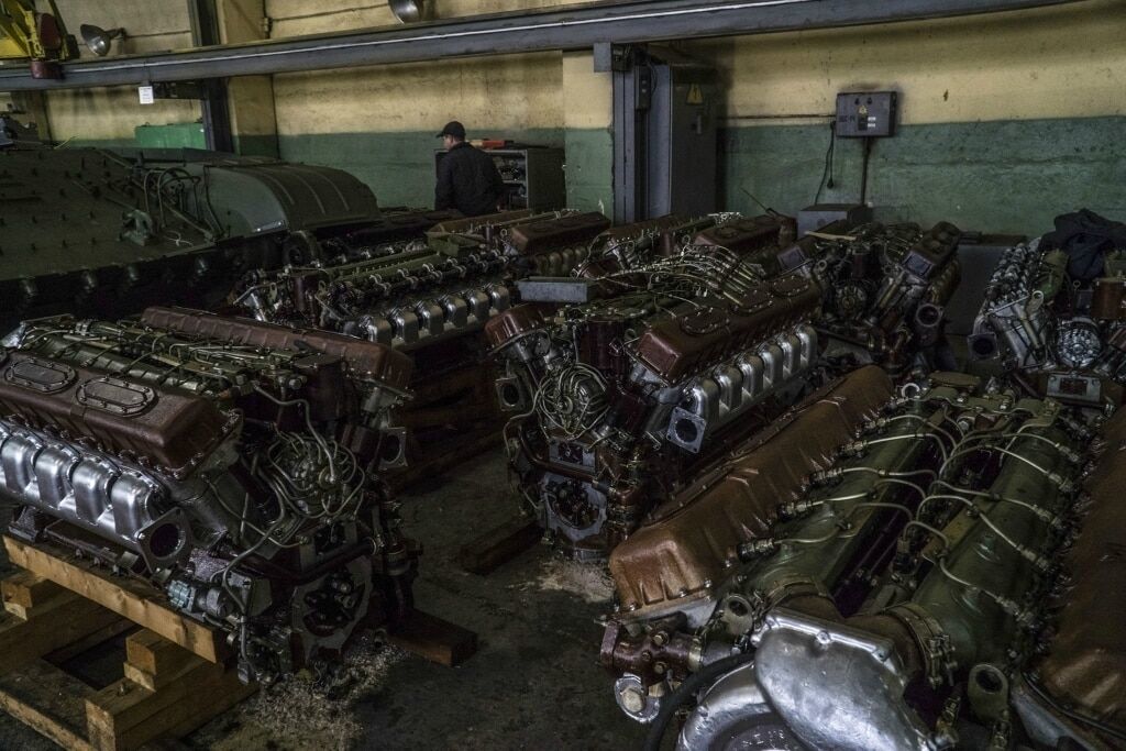 Україна "обростає бронею": опубліковано фоторепортаж з бронетанкового заводу