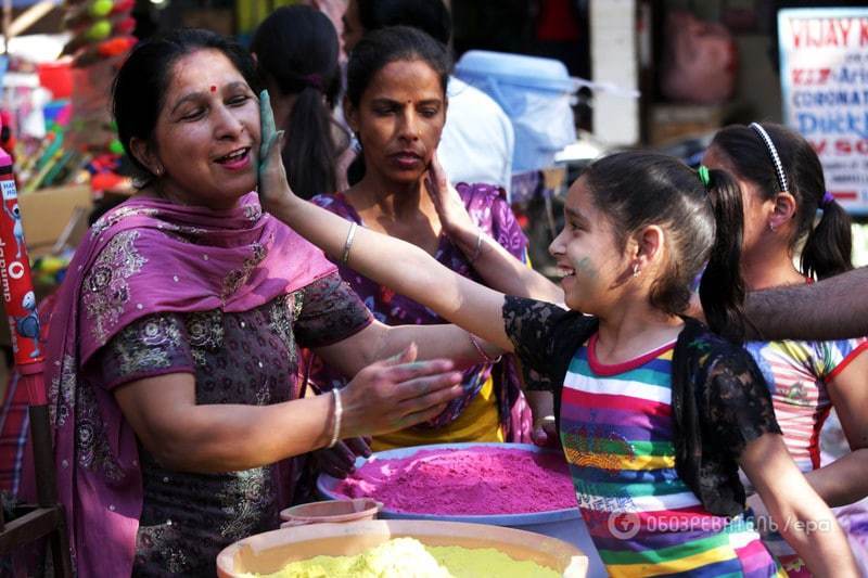 Буйство красок: как в Индии и Непале празднуют Фестиваль Холи