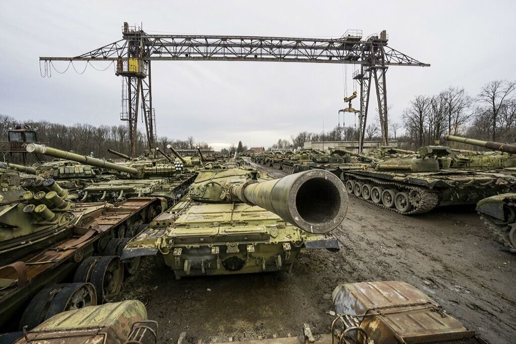 Україна "обростає бронею": опубліковано фоторепортаж з бронетанкового заводу