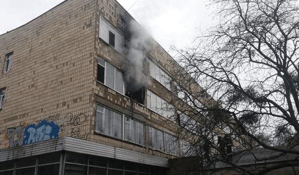 В Киеве горел корпус хореографического училища: опубликованы фото и видео