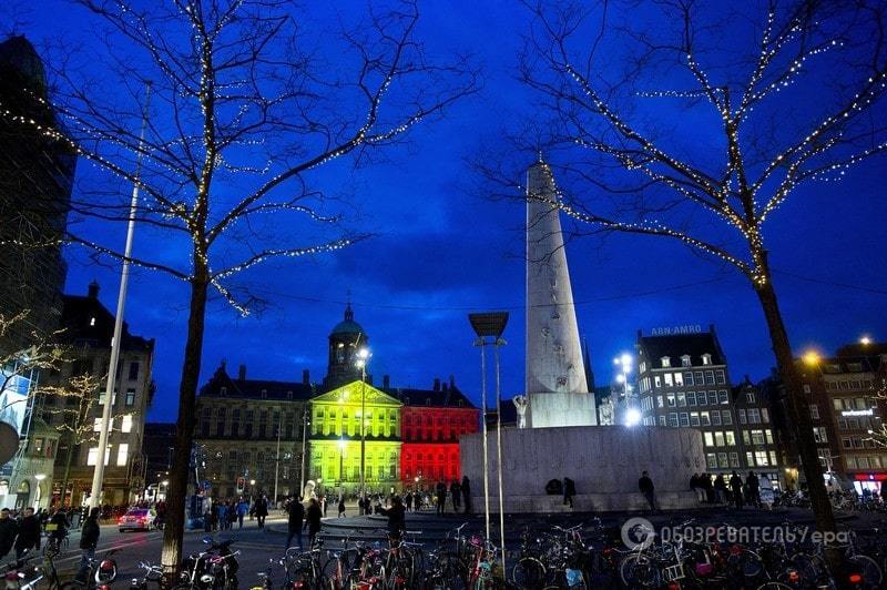 Глобальная скорбь: здания по всему миру подсветили цветами бельгийского флага