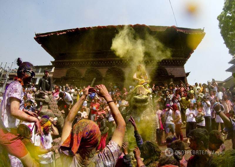 Буйство красок: как в Индии и Непале празднуют Фестиваль Холи