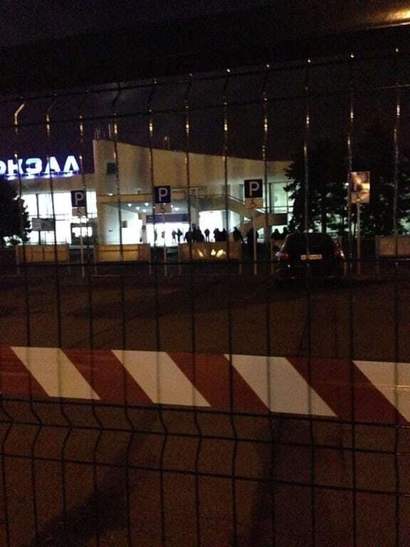 З аеропорту в Ростові евакуювали пасажирів: опубліковані фото