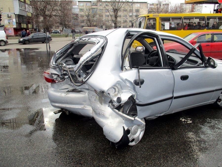 В Киеве в ДТП пострадали две семьи: опубликованы фото