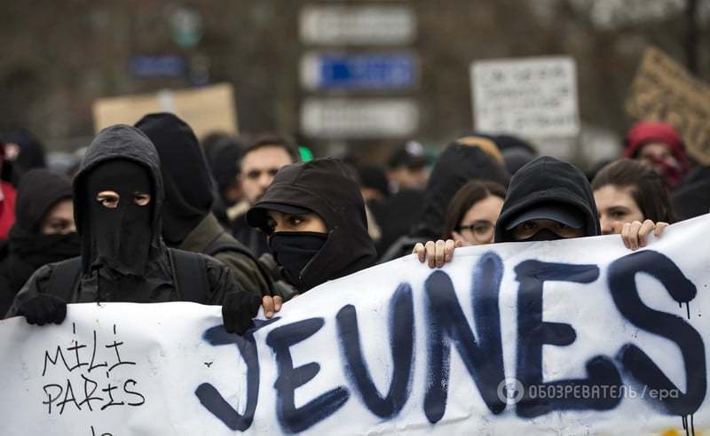 У Парижі мирний мітинг перетворився на заворушення, є поранені: опубліковані фото, відео
