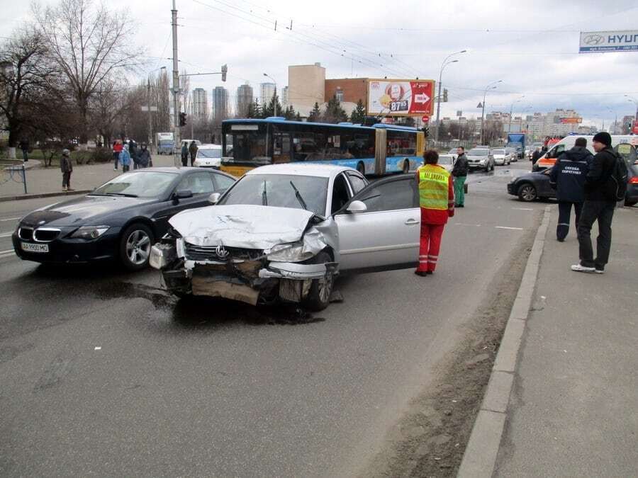 В Киеве в ДТП пострадали две семьи: опубликованы фото