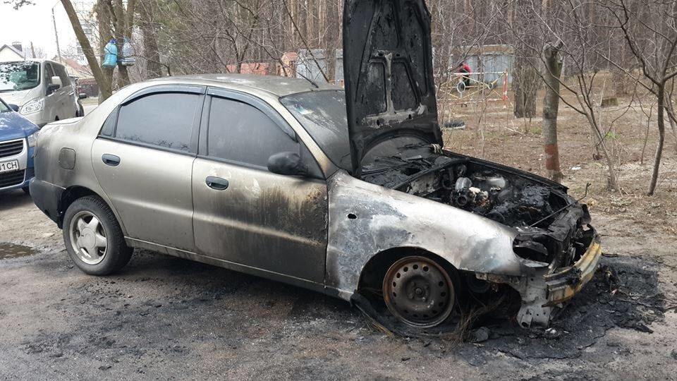 Под Киевом сожгли автомобиль депутата