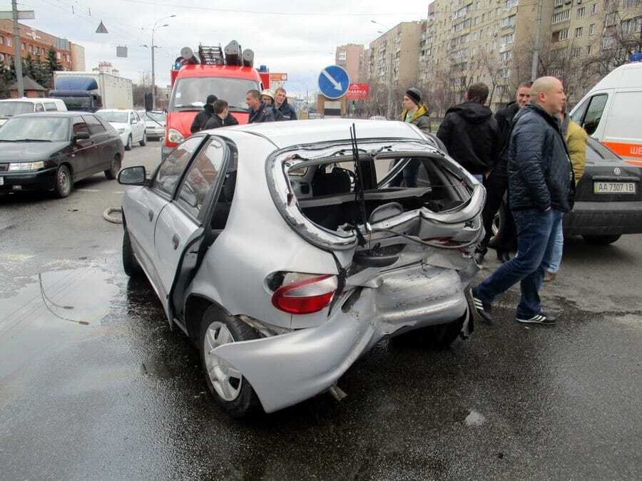 В Киеве в ДТП пострадали две семьи: опубликованы фото