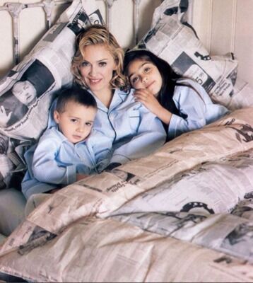 Дочка Мадонны поделилась трогательным фото с мамой и братом