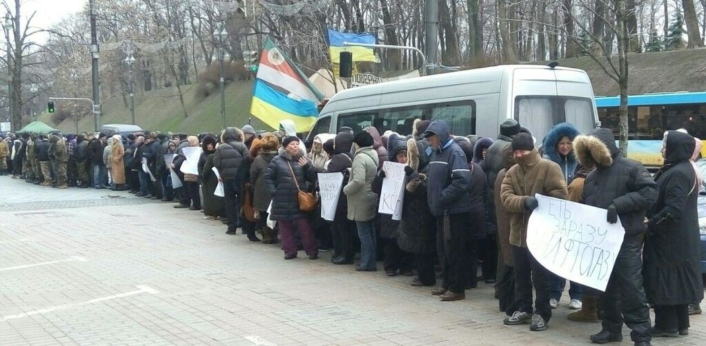 Активисты пикетируют Кабмин из-за коррупции в Нафтогазе и Укргаздобыче