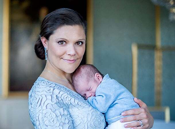 Принцесса Швеции поделилась трогательными фото новорожденного сына