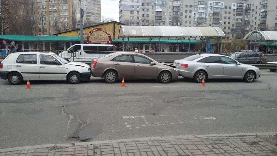 В Киеве на Севастопольской разбились шесть авто: опубликовано фото