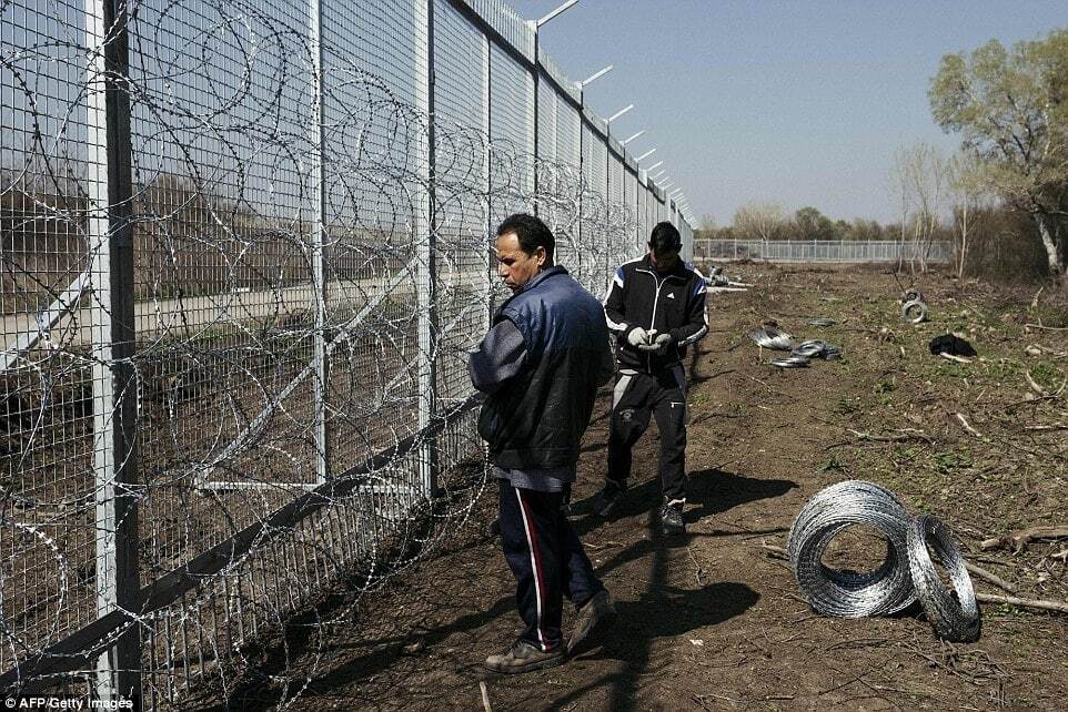 Болгария восстанавливает "железный занавес" времен социализма для борьбы с мигрантами