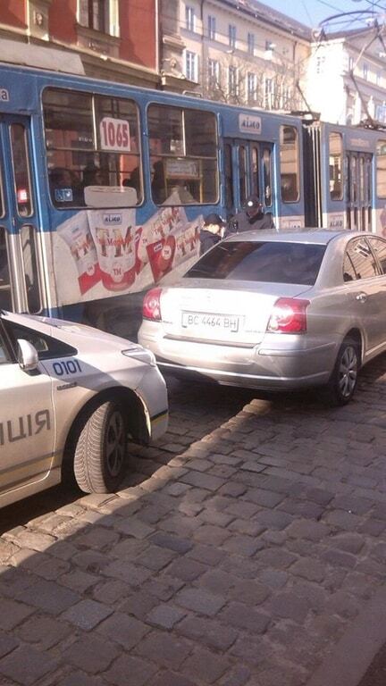 Висадив мера на рейки: львівська поліція оштрафувала водія Садового